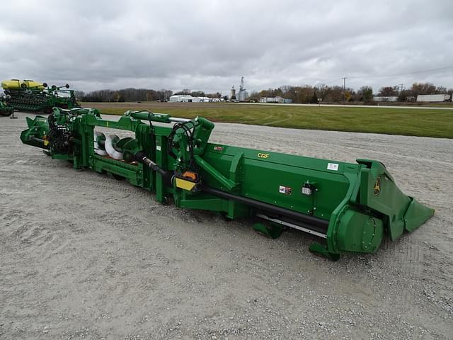 Image of John Deere C12F equipment image 4