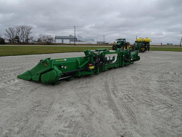 Image of John Deere C12F equipment image 2