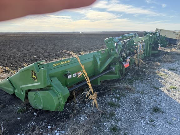 Image of John Deere C12F equipment image 2