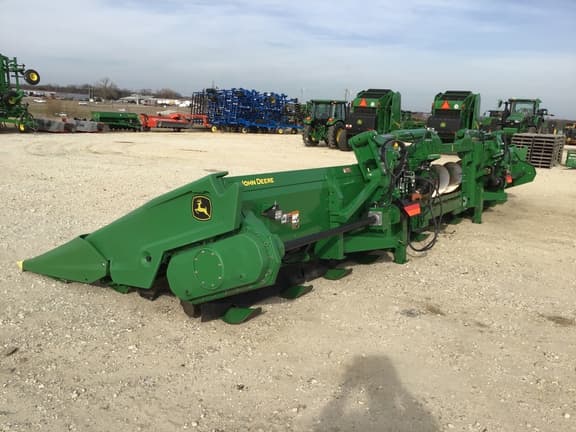 Image of John Deere C12F equipment image 2