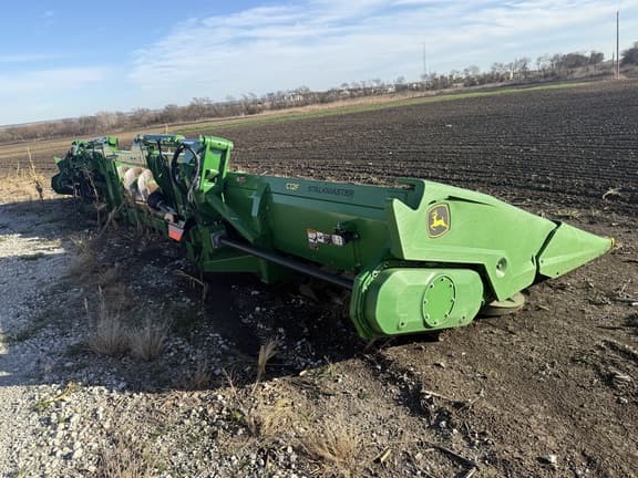 Image of John Deere C12F equipment image 3