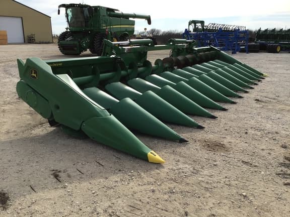 Image of John Deere C12F equipment image 4