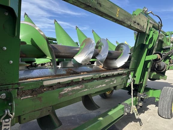 Image of John Deere C12F equipment image 4