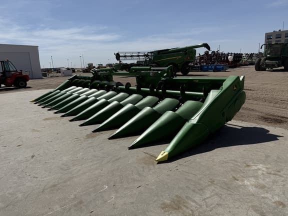 Image of John Deere C12F equipment image 4