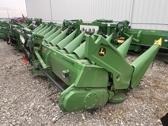 Image of John Deere C12F equipment image 4