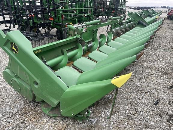 Image of John Deere C12F equipment image 2