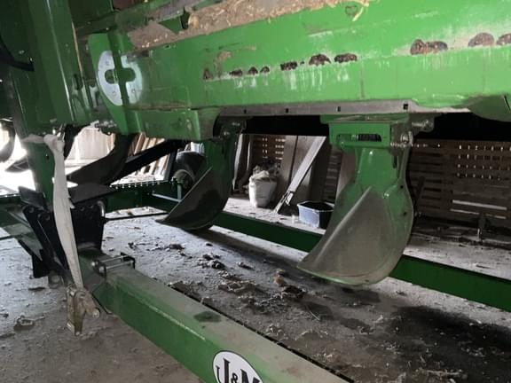 Image of John Deere C12F equipment image 3