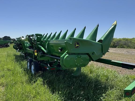 Image of John Deere C12F equipment image 2