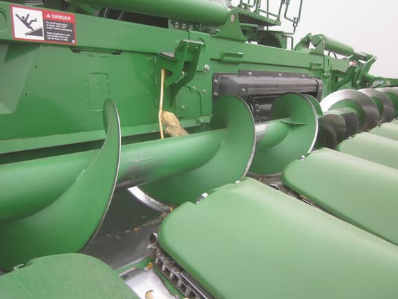 Image of John Deere C12F equipment image 4