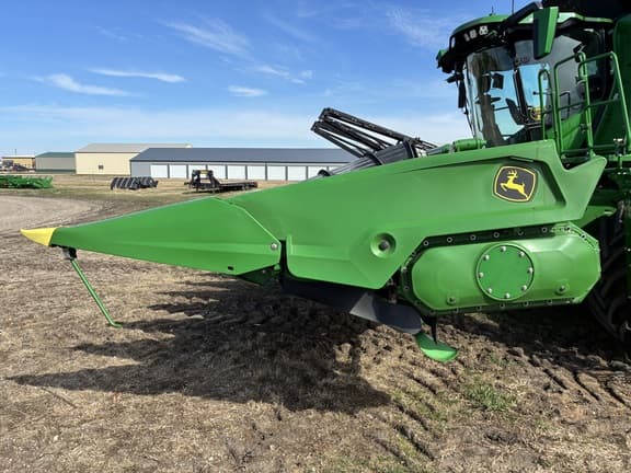 Image of John Deere C12F equipment image 4