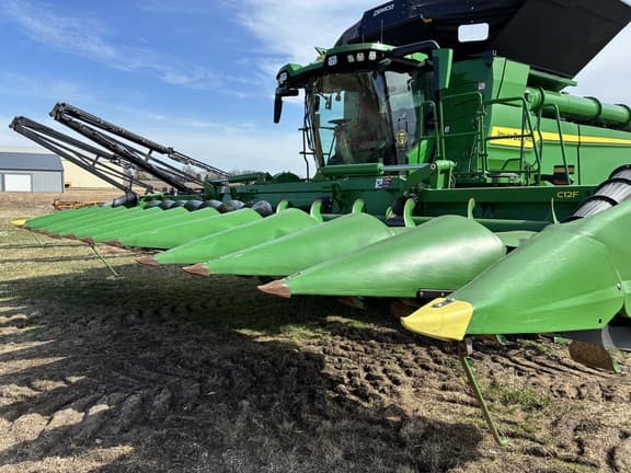 Image of John Deere C12F equipment image 3