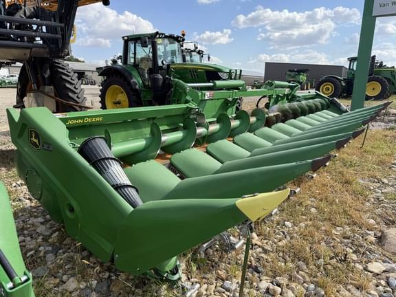 Image of John Deere C12F equipment image 3