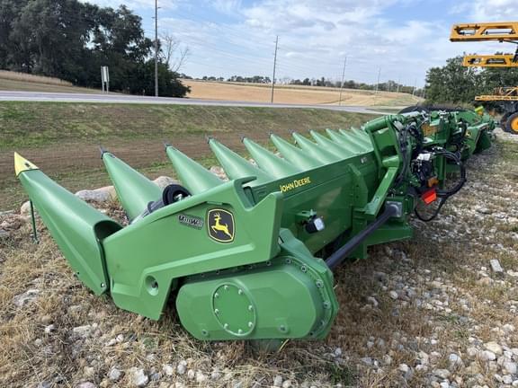 Image of John Deere C12F equipment image 2