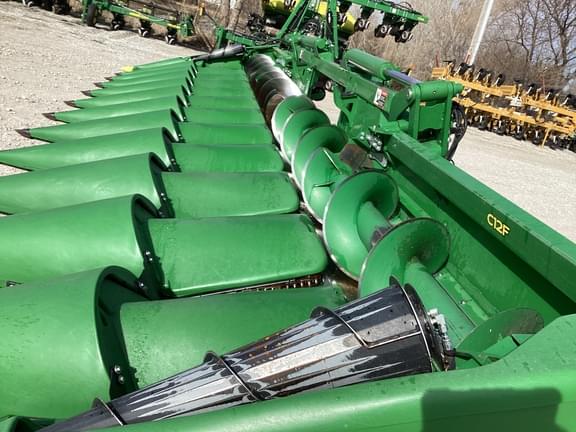 Image of John Deere C12F equipment image 4