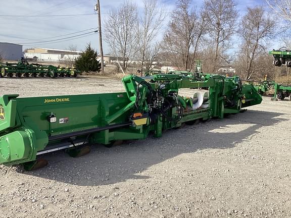 Image of John Deere C12F equipment image 3
