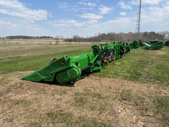Image of John Deere C12F equipment image 2