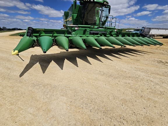 Image of John Deere C12F equipment image 2