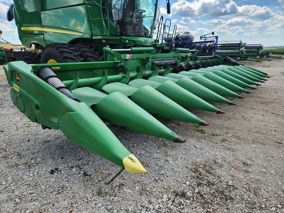 Image of John Deere C12F equipment image 2