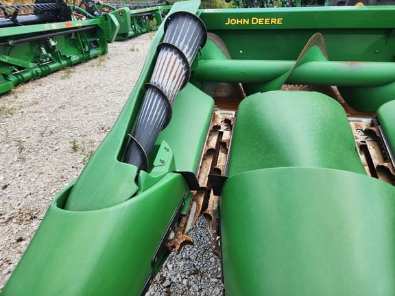 Image of John Deere C12F equipment image 4