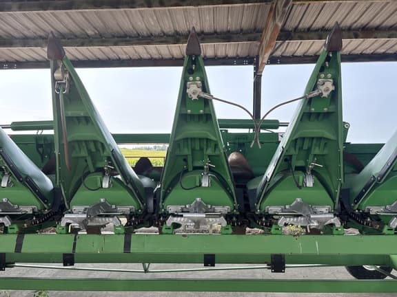 Image of John Deere C12F equipment image 4