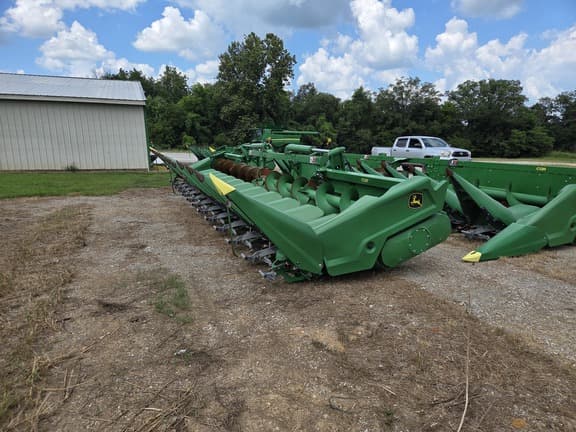 Image of John Deere C12F equipment image 4