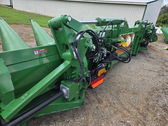 Image of John Deere C12F equipment image 3