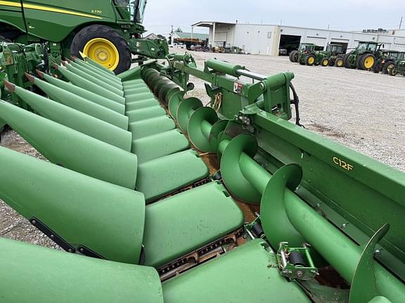 Image of John Deere C12F equipment image 4