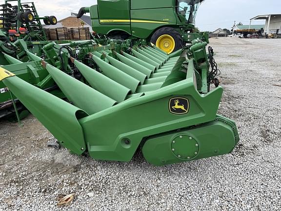 Image of John Deere C12F equipment image 3