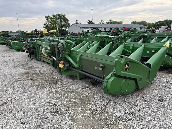 Image of John Deere C12F equipment image 2
