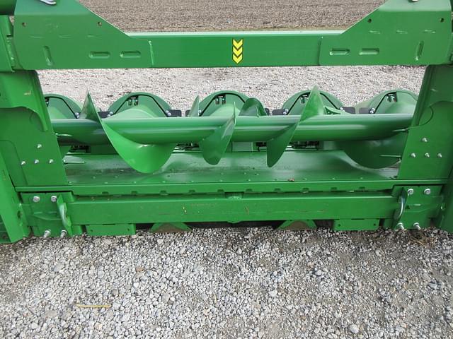 Image of John Deere C12F equipment image 4