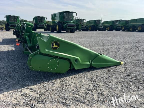 Image of John Deere C12F equipment image 4