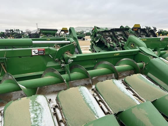 Image of John Deere C12F equipment image 4