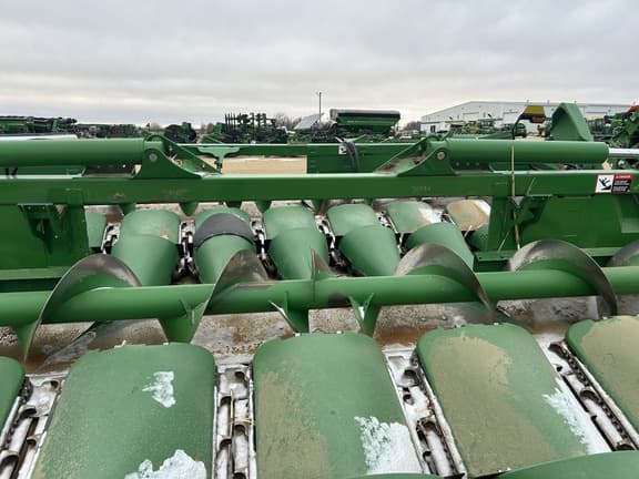 Image of John Deere C12F equipment image 3