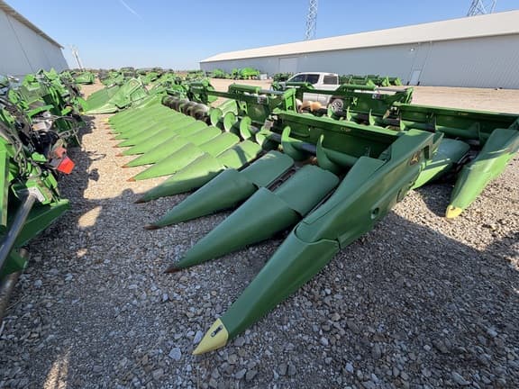Image of John Deere C12F equipment image 3