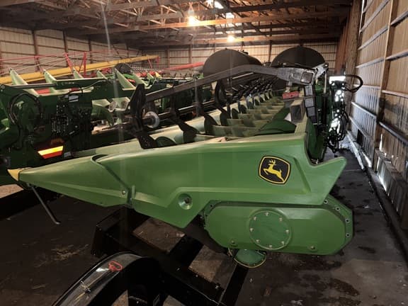 Image of John Deere C12F equipment image 3