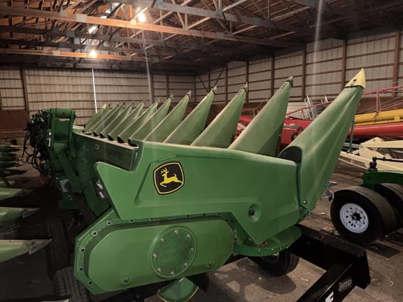 Image of John Deere C12F equipment image 3