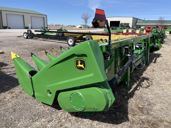 Image of John Deere C12R equipment image 3