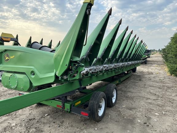 Image of John Deere C12R equipment image 3