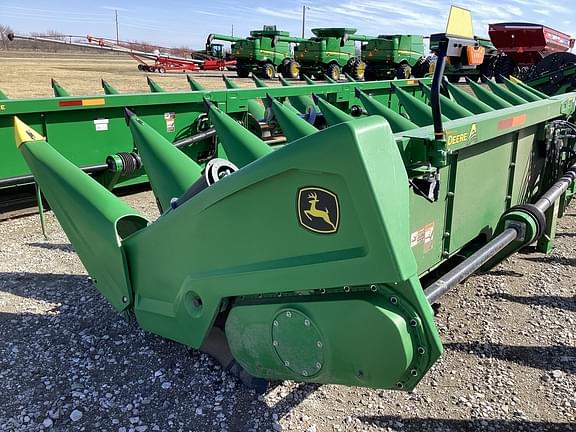 Image of John Deere C12R equipment image 3