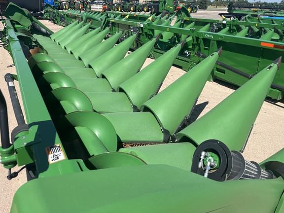 Image of John Deere C12R equipment image 3