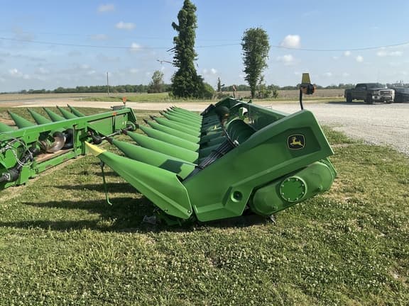 Image of John Deere C12R equipment image 4