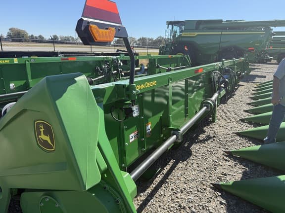 Image of John Deere C12R equipment image 3