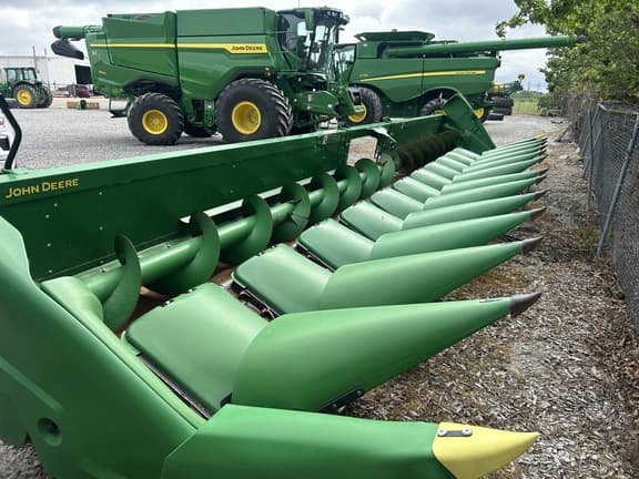 Image of John Deere C12R equipment image 4