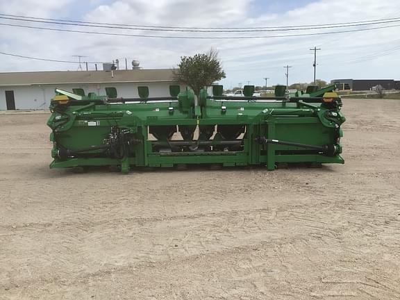 Image of John Deere C16F equipment image 4