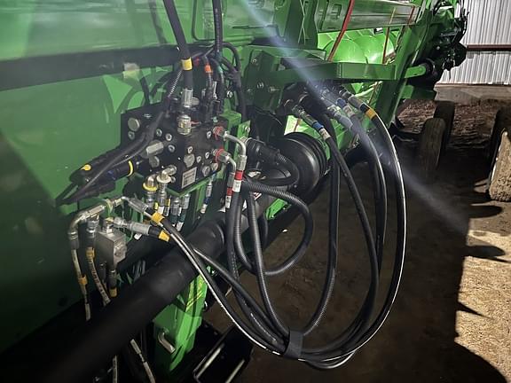 Image of John Deere C16F equipment image 4