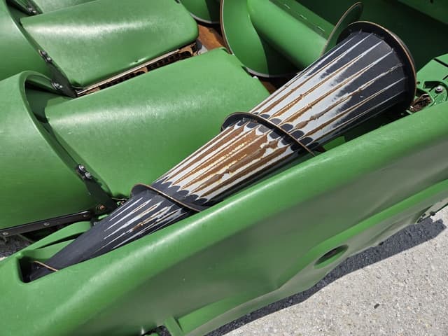 Image of John Deere C16F equipment image 3