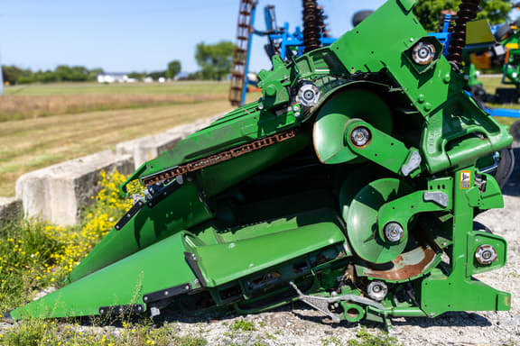 Image of John Deere C16F equipment image 4