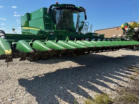 Image of John Deere C18F Primary image