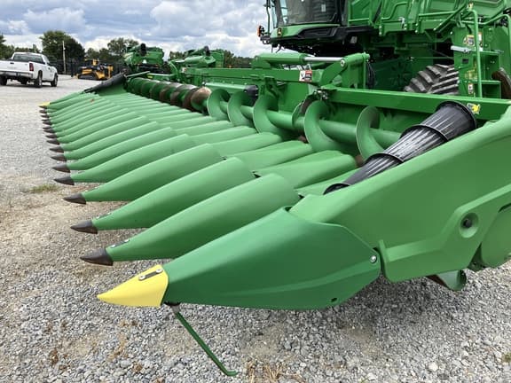 Image of John Deere C18F equipment image 1
