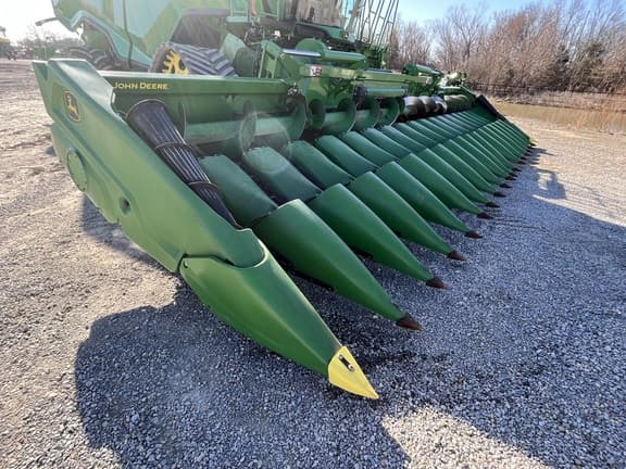 Image of John Deere C18F equipment image 1